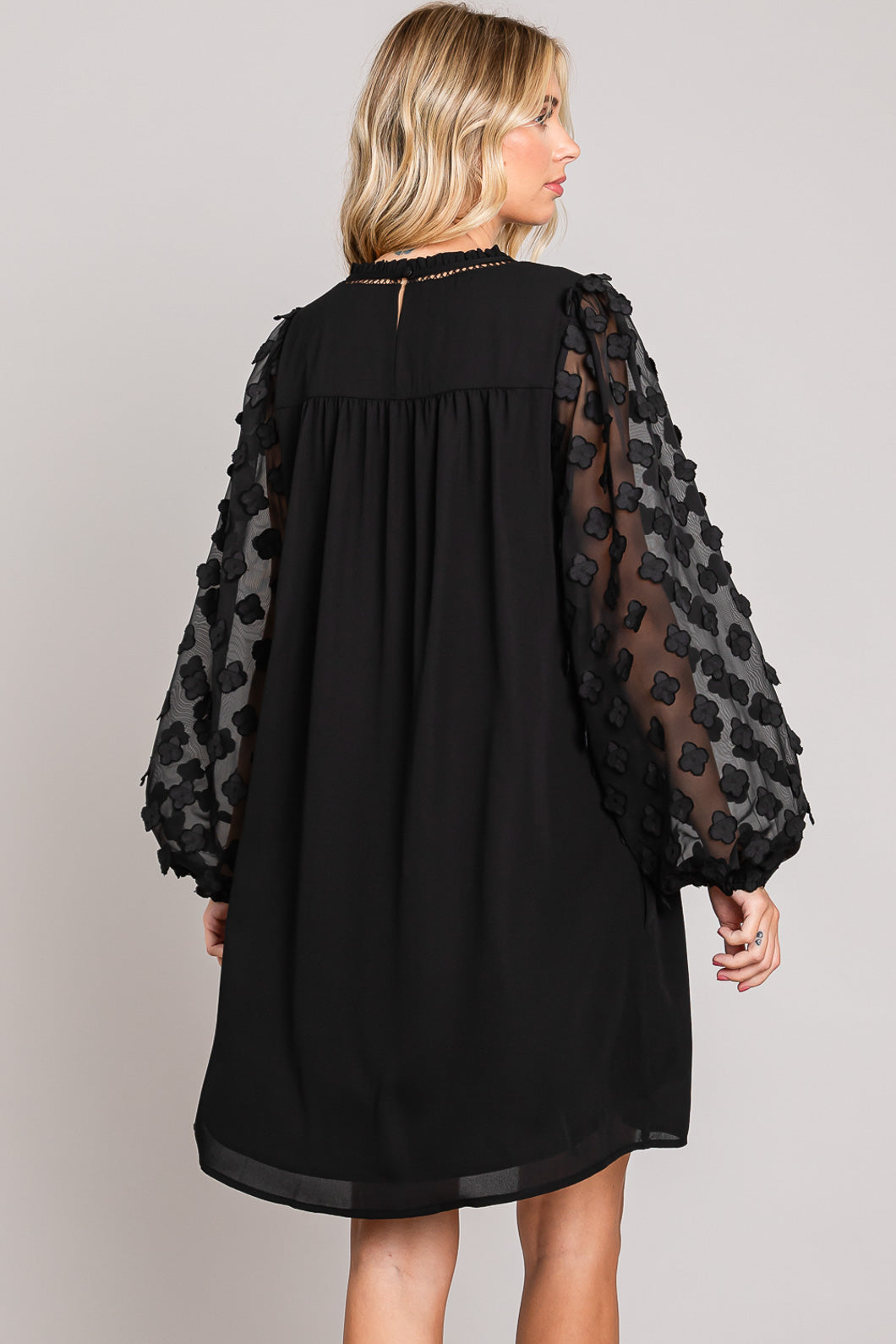 Applique Contrast Sleeve Detailed Shift Dress - Black